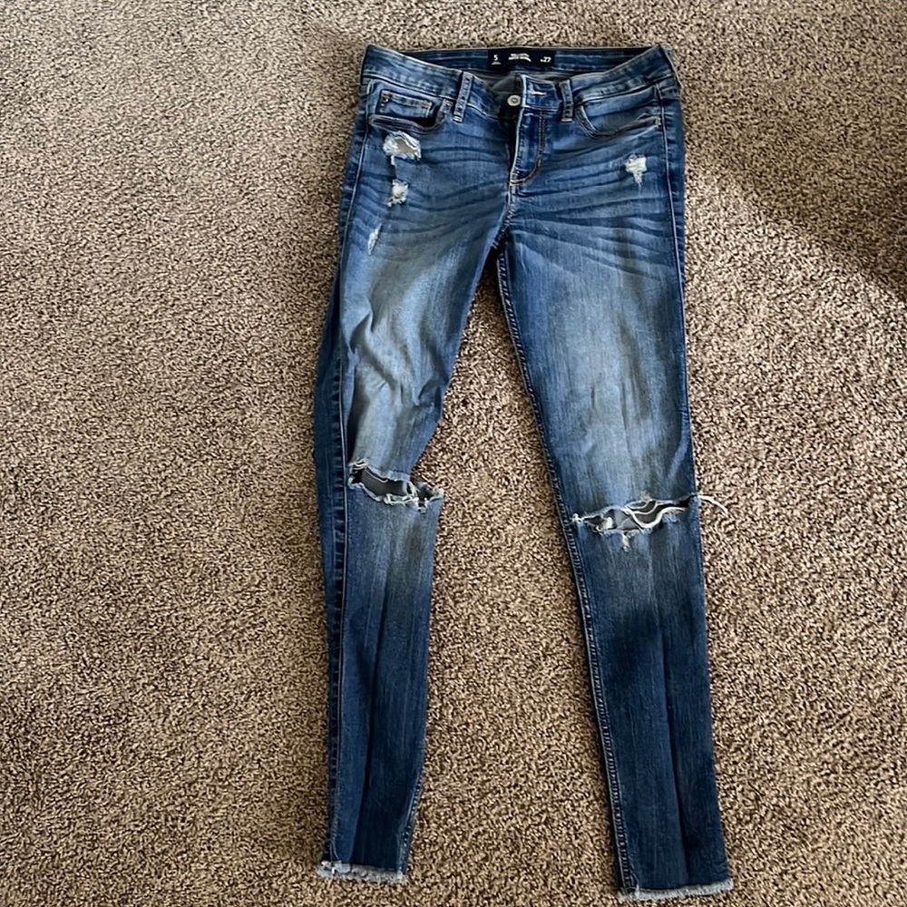 Blue low-rise skinny jeans from Hollister size 5 width 27